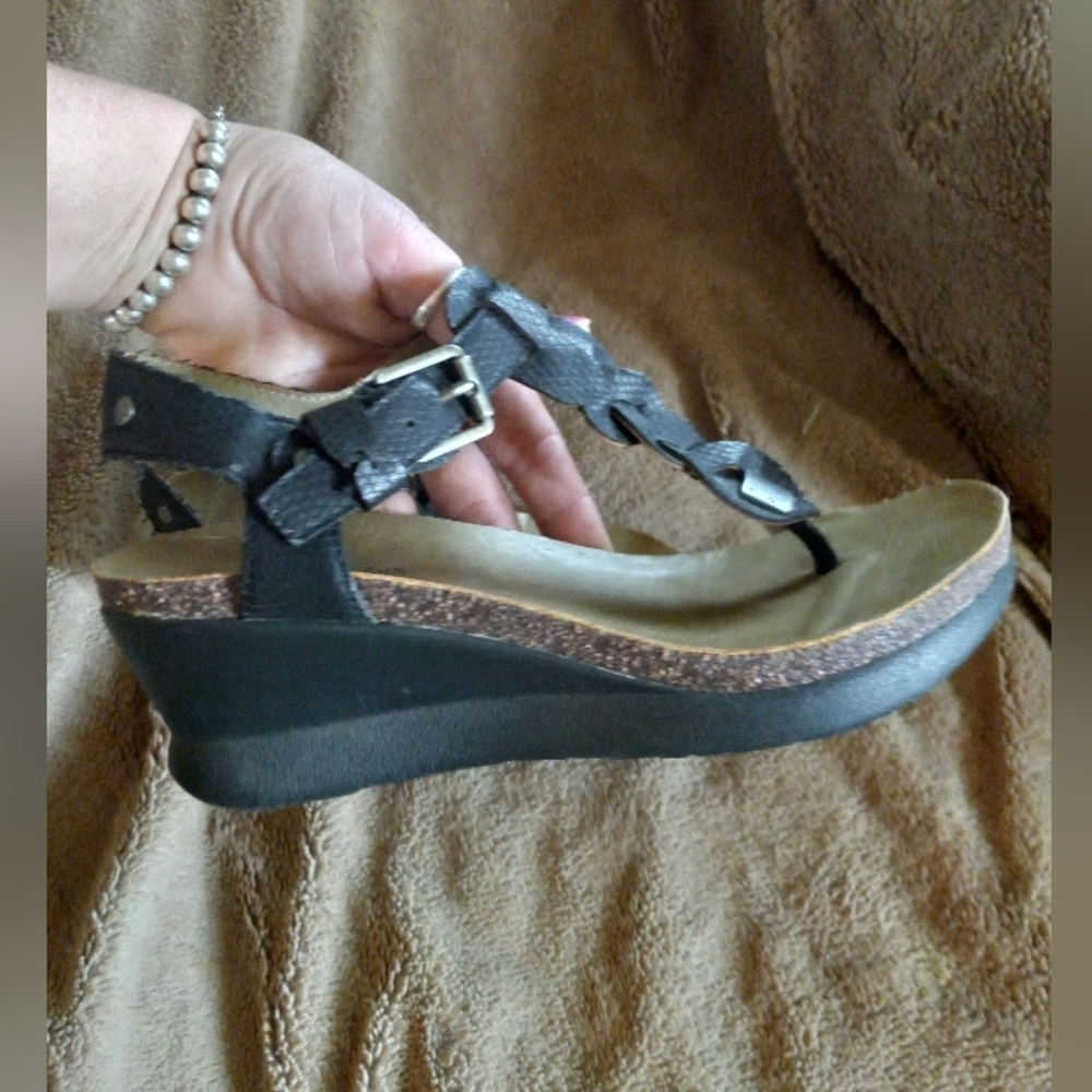 Size 7 Aloha Island thong Sandals